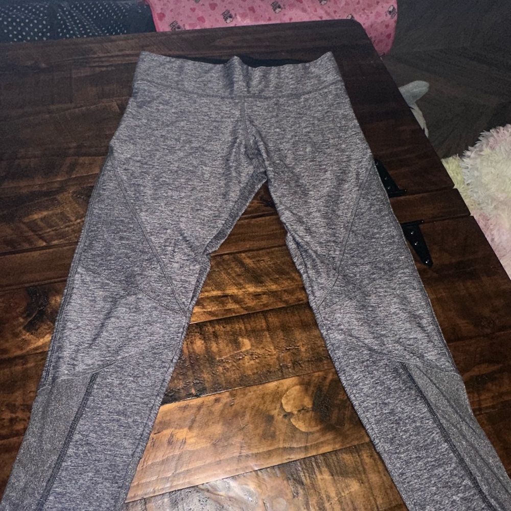 Cropped VS pink ultimate leggings